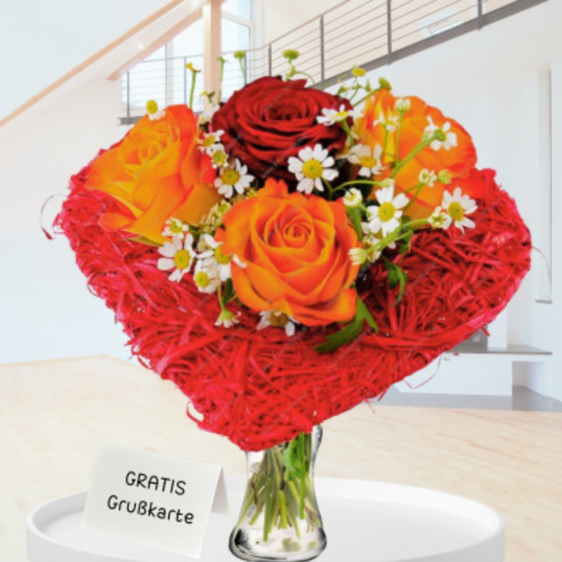 Blumenstrauß Valentin - gebunden mit Rosen rot & orange Blumenstrauß in Herzform mit Rosen und einer Herzmanschette gebunden