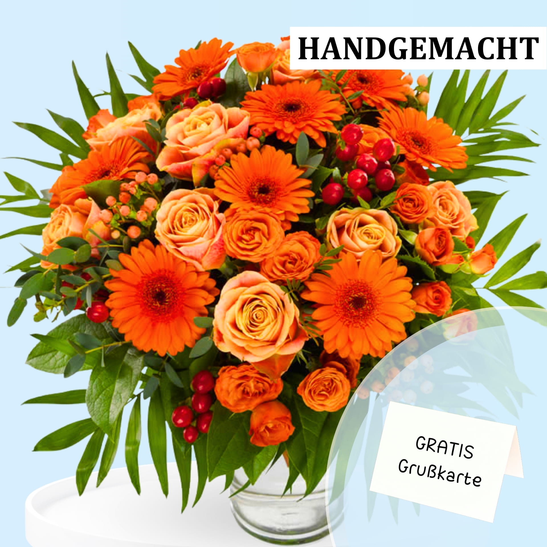 Fröhlicher Gerbera-Strauß Ein Strauß orangefarbener Gerbera-Daisen in einer klaren Glasvase.
