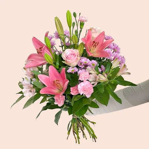 Lilienpoesie – Zarte Blüten in Rosa