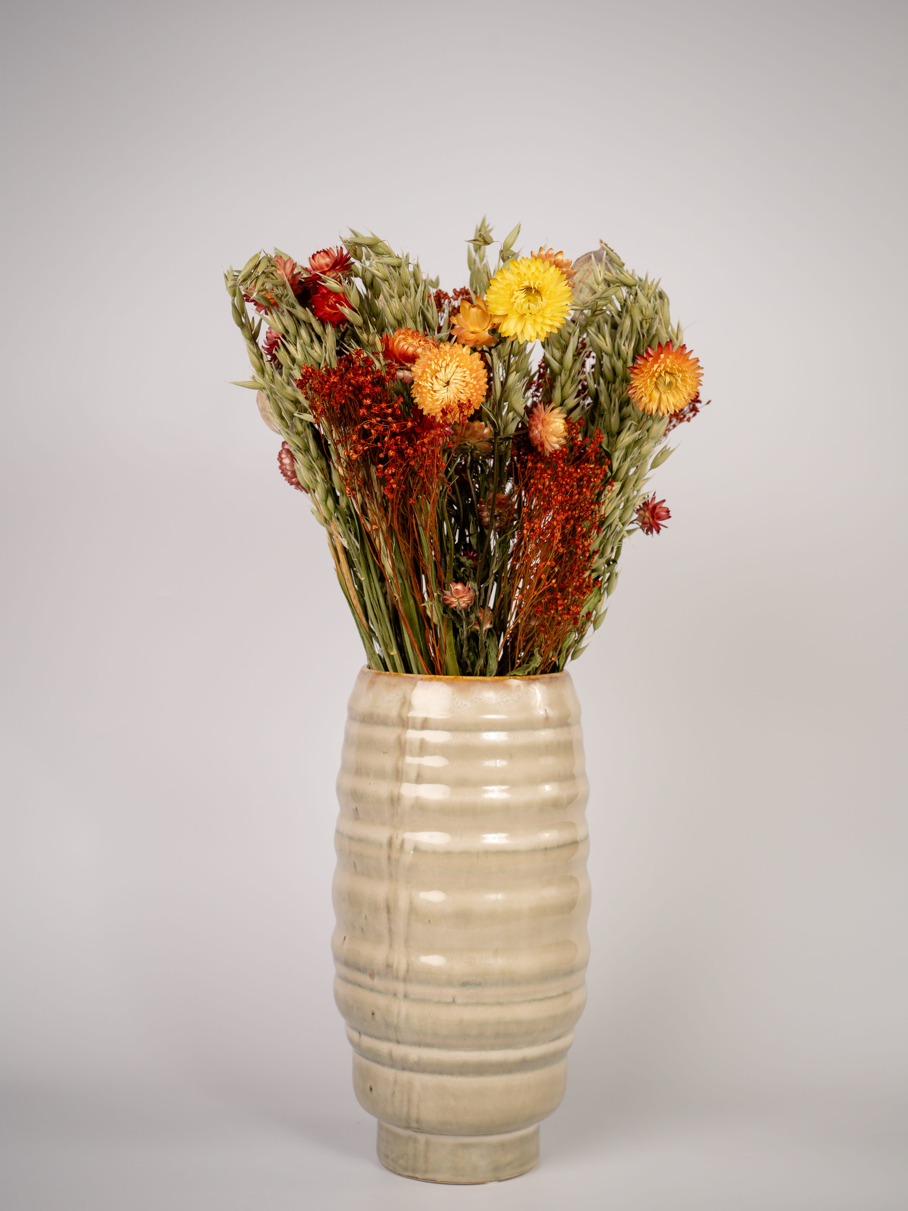 Blumenstrauss Trockenblumen in einer Vase Trockenblumenstrauß in einer Vase