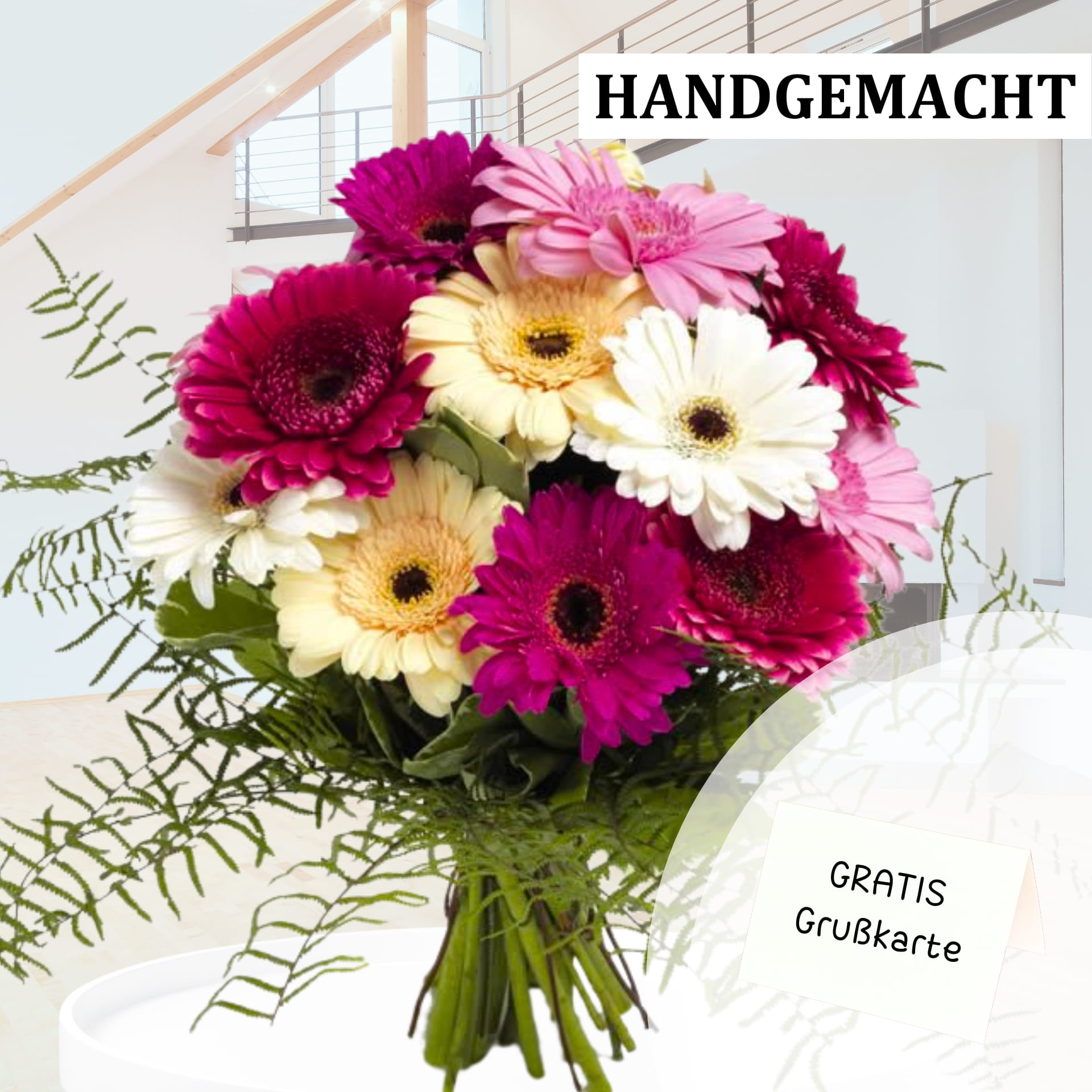 Gerberastrauß versenden mit FlowersDeluxe Ein bunter Gerberastrauß. Er steht auf einem Wohnzimmertisch und dekoriert den Raum.